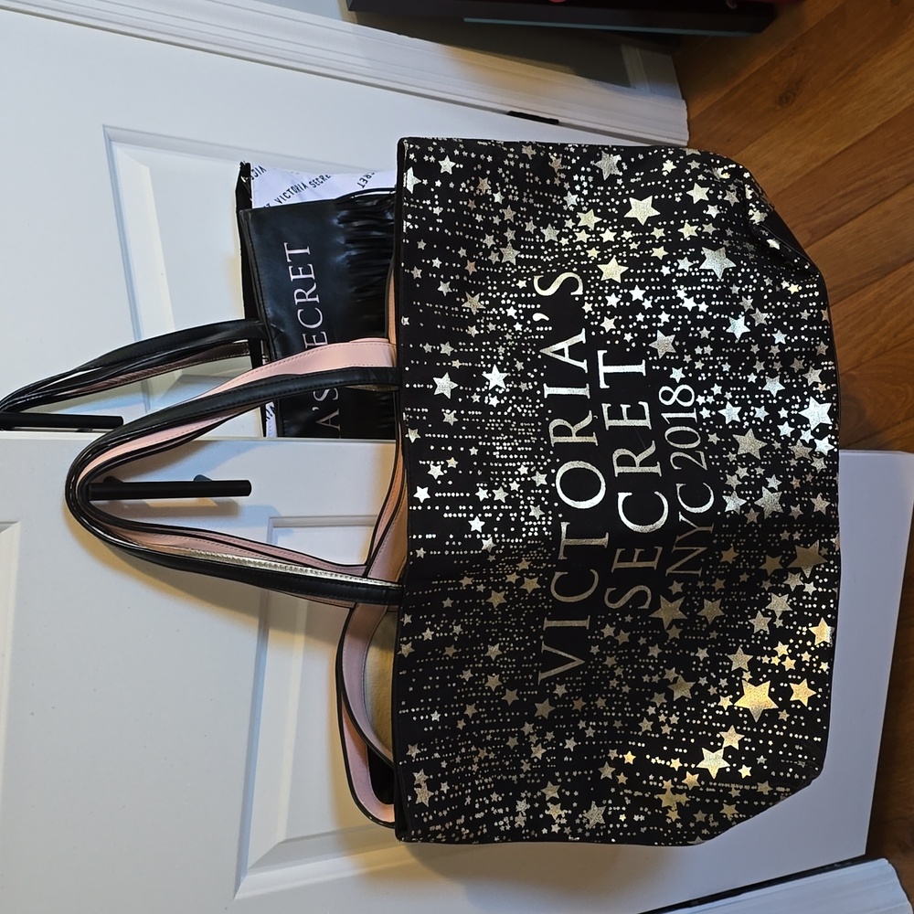 Victoria's Secret Angels NYC 2018 Black and Gold Bag NWOT Tote Travel